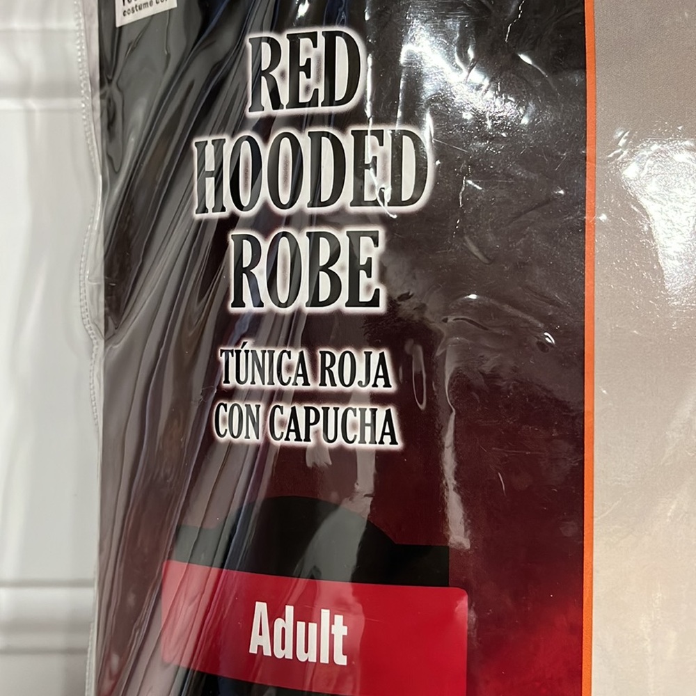 Red hooded robe - Picture 2 of 4